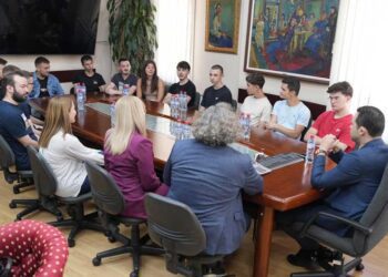 Средношколци од Франција се на практична работа преку учење во струмички компании