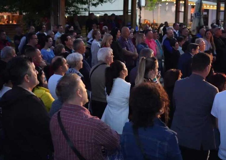 Движењето ЗНАМ – За наша Македонија со Максим Димитриевски синоќа меѓу прилепчани