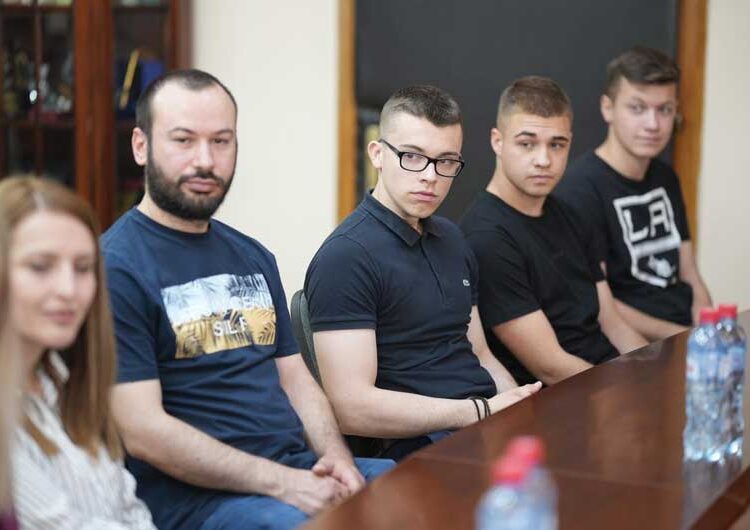 Средношколци од Франција се на практична работа преку учење во струмички компании