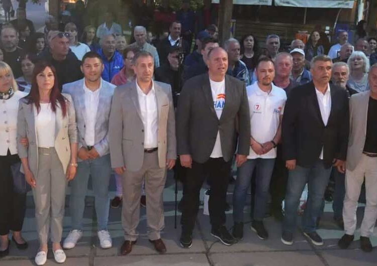 Движењето ЗНАМ – За наша Македонија со Максим Димитриевски синоќа меѓу прилепчани