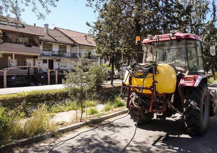 „Комуналец“ започна со прскање против коров и други растенија низ поројот „Крушевска Република“