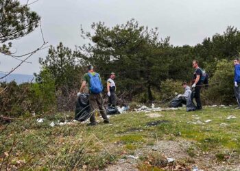 Граѓани, екоактивисти, екипи на комунални претпријатија вчера го исчистија отпадот од струмичкиот регион