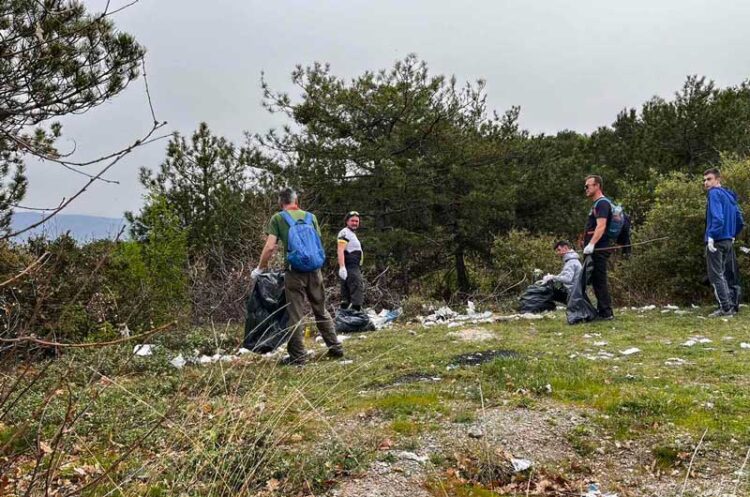 Граѓани, екоактивисти, екипи на комунални претпријатија вчера го исчистија отпадот од струмичкиот регион
