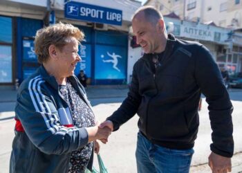 И на сред митинг Филипче им дига телефон на пациенти и луѓе кои воопшто не ги познава