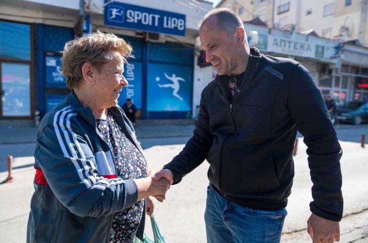 И на сред митинг Филипче им дига телефон на пациенти и луѓе кои воопшто не ги познава