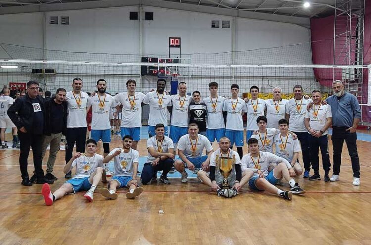 Одбојкарите на Струмица пак шампиони – по 11 пат го кренаа шампионскиот пехар