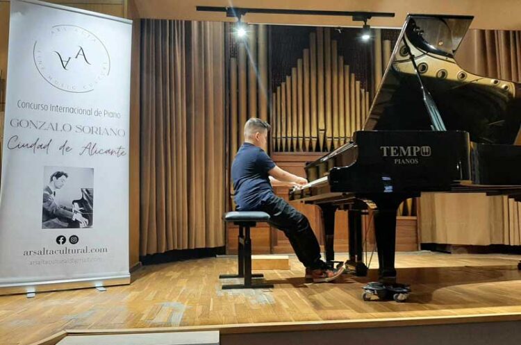 Уште еден голем успех на младиот пијанист од Струмица – Стефан Ончев го освои првото место на натпревар во Шпанија