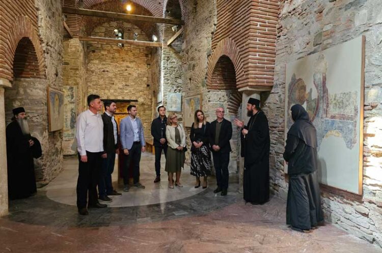 Кандидати за пратеници и дел од раководството на ВМРО-ДПМНЕ во посета на Викарниот Епископ Стобиски г. Јаков