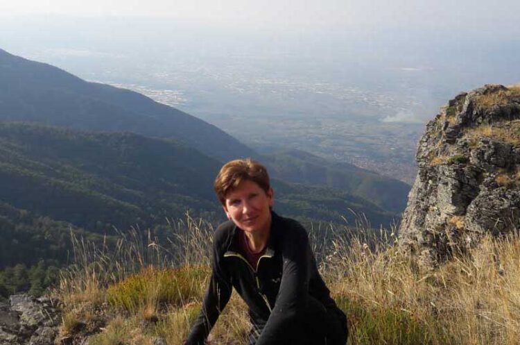 Струмичанката Кристина Зимбакова со својата уметност дел од Биеналето – „Процвет“ во Замокот „Хаген“ кај Бремен во Германија