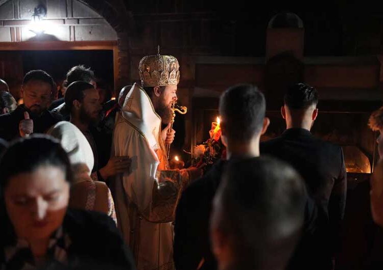 Веста за Христовото воскресение на полноќ во Струмица ја соопшти Епископот Јаков