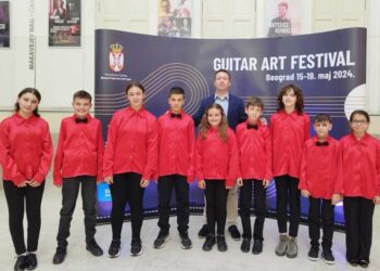Голем успех на младите гитаристи од „Боро Џони“ на Guitar Art Festival во Белград, свиреа и со илјада гитаристи на Концертот за рекорд