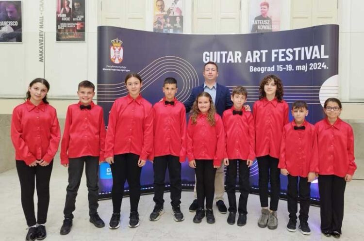 Голем успех на младите гитаристи од „Боро Џони“ на Guitar Art Festival во Белград, свиреа и со илјада гитаристи на Концертот за рекорд