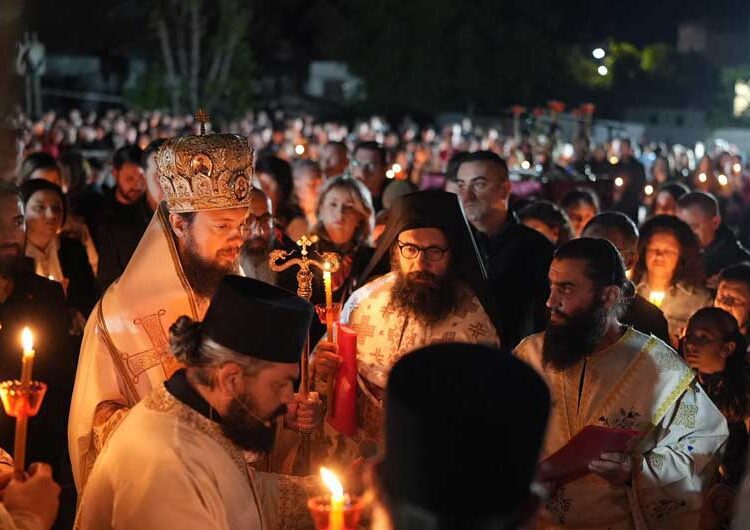 Веста за Христовото воскресение на полноќ во Струмица ја соопшти Епископот Јаков
