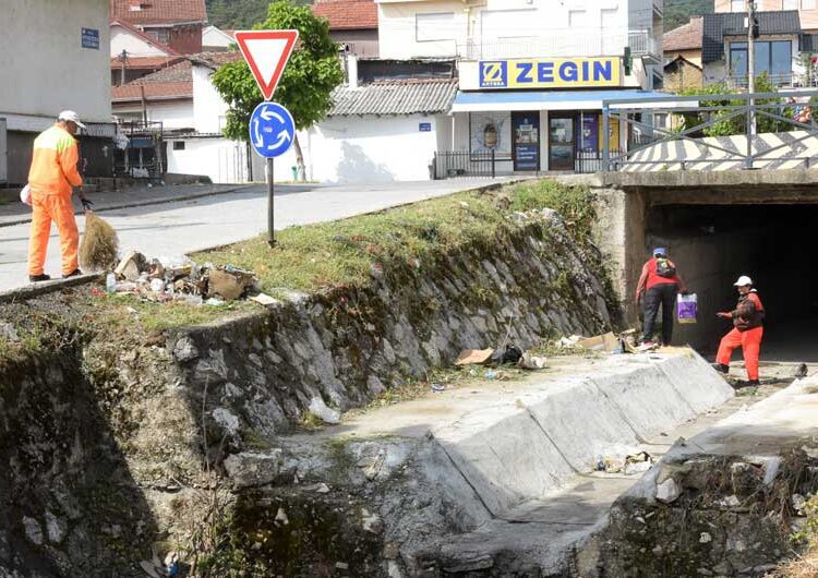„Комуналец“ продолжува со активностите за чистење на поројот „Крушевска Република“