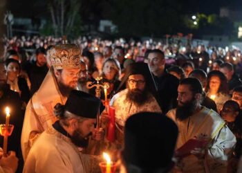 Веста за Христовото воскресение на полноќ во Струмица ја соопшти Епископот Јаков