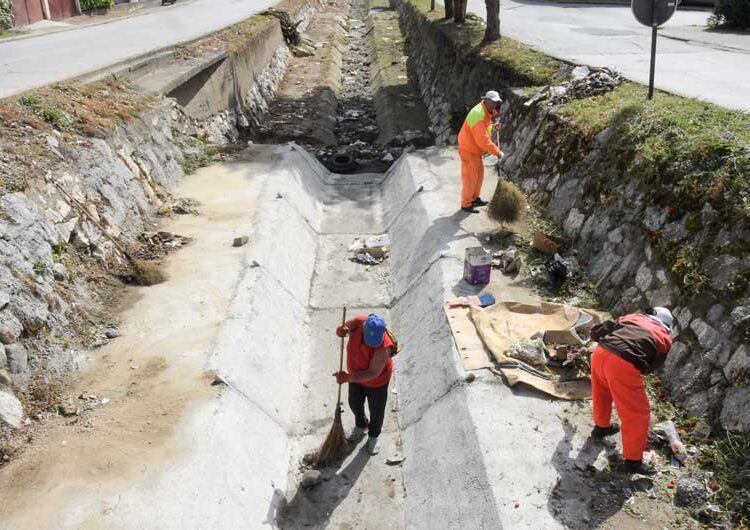 „Комуналец“ продолжува со активностите за чистење на поројот „Крушевска Република“