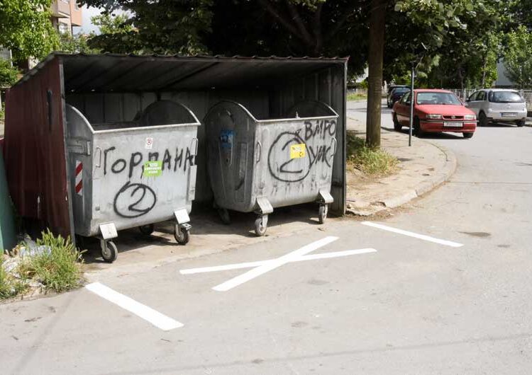 „Комуналец“ продолжува со активностите за чистење на поројот „Крушевска Република“