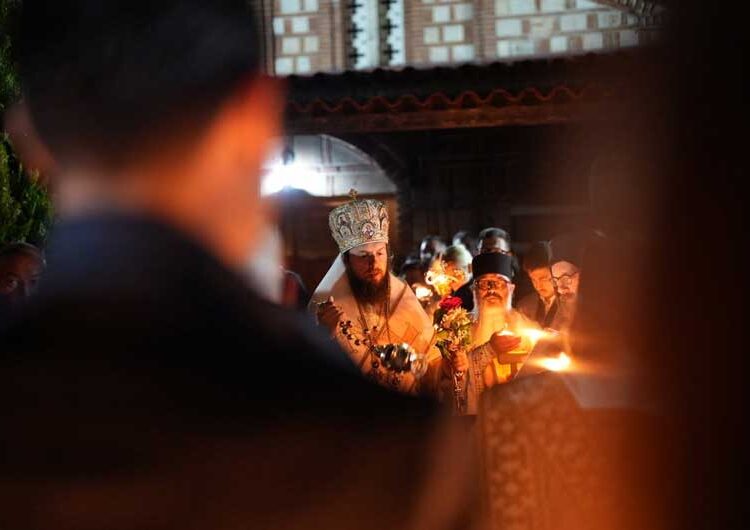 Веста за Христовото воскресение на полноќ во Струмица ја соопшти Епископот Јаков