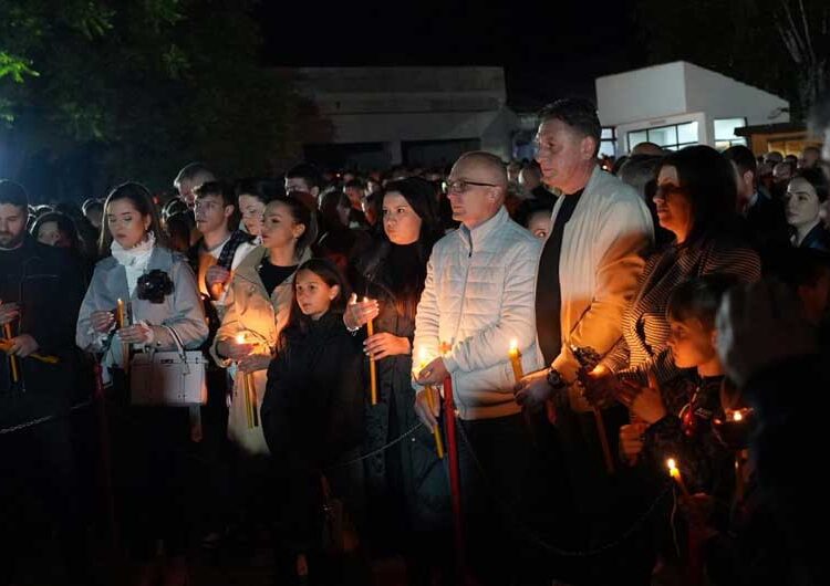 Веста за Христовото воскресение на полноќ во Струмица ја соопшти Епископот Јаков