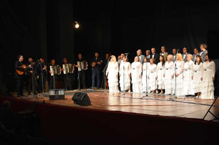 Традицијата продолжува како што продолжува и желбата за староградската песна – Фестивал „Под кулите на Струмица 2024“