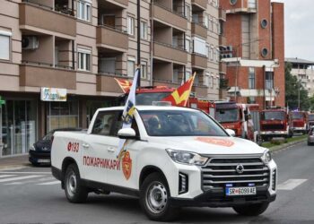 Со дефиле на противпожарни возила и вклучени сирени пожарникарите на Струмица го одбележаа Денот на пожарникарството