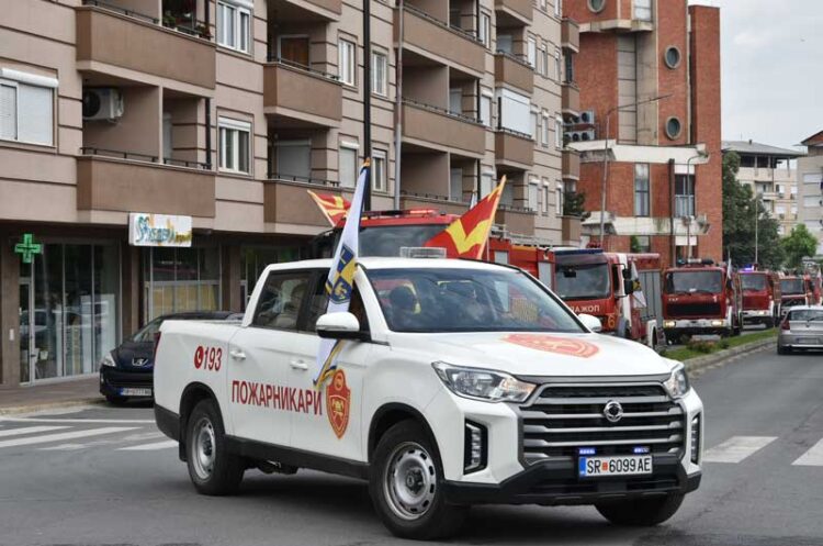 Со дефиле на противпожарни возила и вклучени сирени пожарникарите на Струмица го одбележаа Денот на пожарникарството