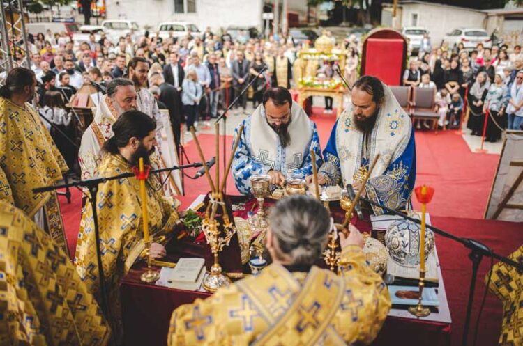 И годинава низ улиците на Струмица свечена Литија со иконата на Пресвета Богородица Брзопослушничка