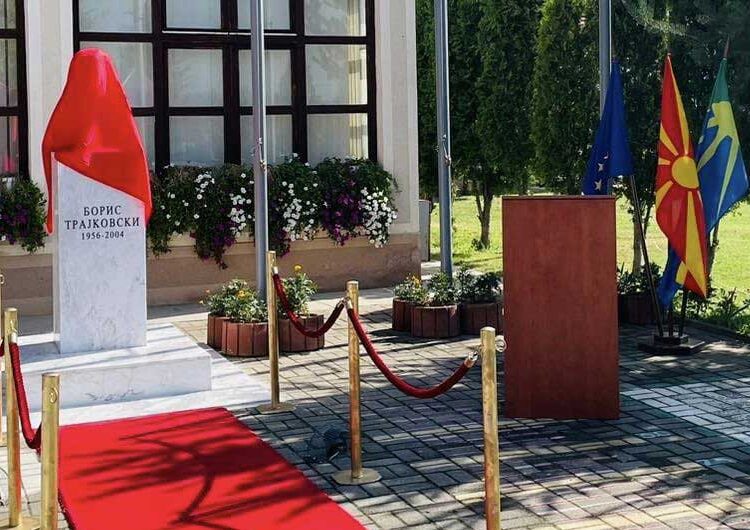 Во училиштето „Борис Трајковски“ во Моноспитово роденденски откриена спомен биста на својот патрон