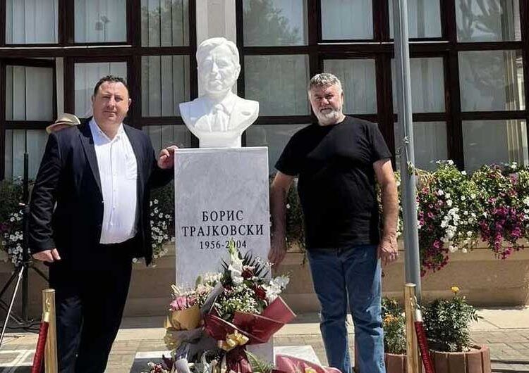 Во училиштето „Борис Трајковски“ во Моноспитово роденденски откриена спомен биста на својот патрон