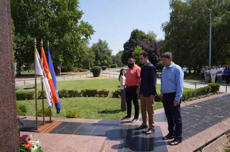 Пред споменикот „Македонија“ одбележан 68-от роденден на загинатиот претседател Борис Трајковски