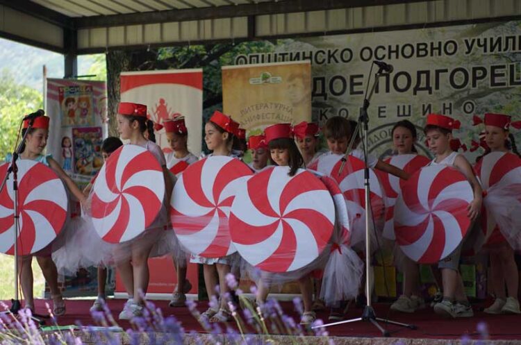 Повеќе од 500 деца беа дел од годинашната Манифестација „Средби под јаворите – Видое Подгорец“
