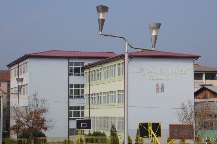 Поради високите температури, МОН препорачува основните училишта да работат со скратени наставни часови