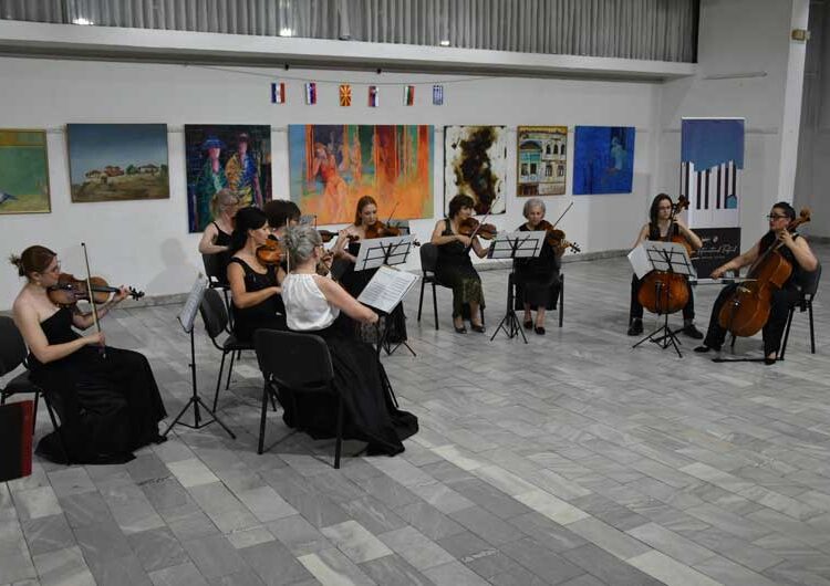 Долготрајни аплаузи за „Амаросо“ од Србија – струмичани уживаа во прекрасните звуци од гудачките инструменти на дамите