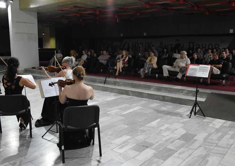 Долготрајни аплаузи за „Амаросо“ од Србија – струмичани уживаа во прекрасните звуци од гудачките инструменти на дамите