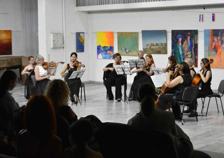 Долготрајни аплаузи за „Амаросо“ од Србија – струмичани уживаа во прекрасните звуци од гудачките инструменти на дамите