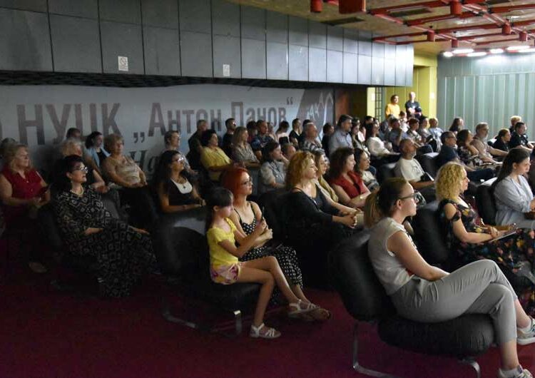 Долготрајни аплаузи за „Амаросо“ од Србија – струмичани уживаа во прекрасните звуци од гудачките инструменти на дамите