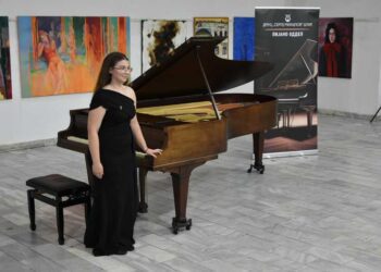 Седумнаесетгодишната струмичанка Мартина Пачоова првиот солистички концерт во својата родна Струмица