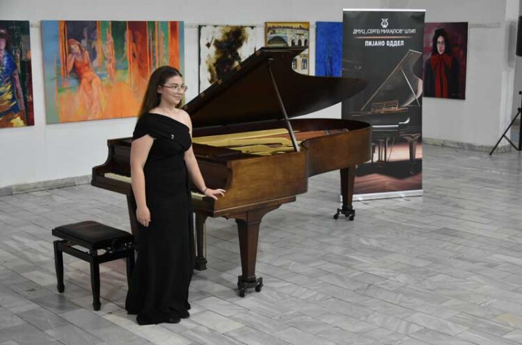 Седумнаесетгодишната струмичанка Мартина Пачоова првиот солистички концерт во својата родна Струмица