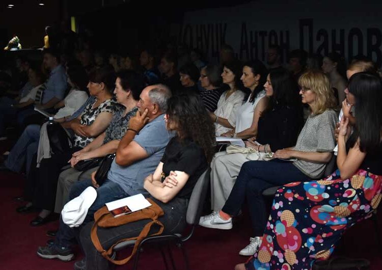 Долготрајни аплаузи за „Амаросо“ од Србија – струмичани уживаа во прекрасните звуци од гудачките инструменти на дамите