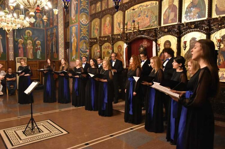 Прекрасни гласови одекнуваа од Божјиот храм „Св. Петнаесет Тивериополски свештеномаченици“