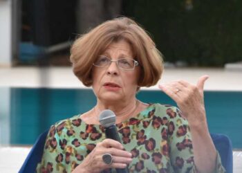 Ќулавкова: Поезијата не може да биде „побожна“, но може да има „набожна“ димензија