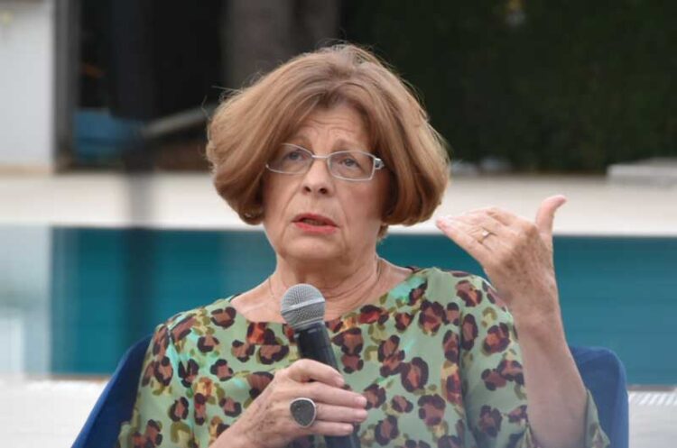 Ќулавкова: Поезијата не може да биде „побожна“, но може да има „набожна“ димензија