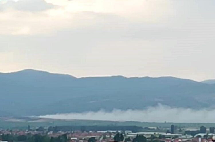 Здрава котлина: Депонијата „Шапкар“ трет ден гори