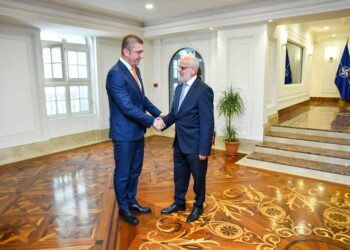 Џафери му ја предаде премиерската функција на новоизбраниот претседател на Владата, Христијан Мицкоски