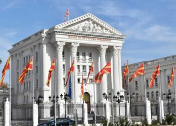 Поради топлото време Владата донесе препораки за ослободување од работа на неколку категории граѓани и забрана за физичка активност на отворено