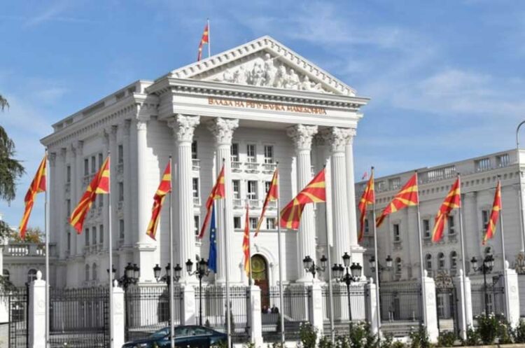 Поради топлото време Владата донесе препораки за ослободување од работа на неколку категории граѓани и забрана за физичка активност на отворено