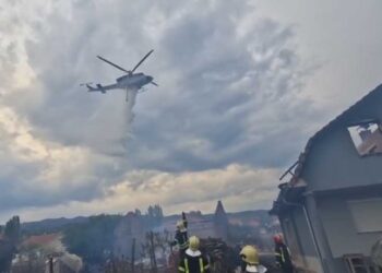ВИДЕО: Директорот на ЦУК, Стојанче Ангелов се упати кон Ново Село каде горат неколку објекти