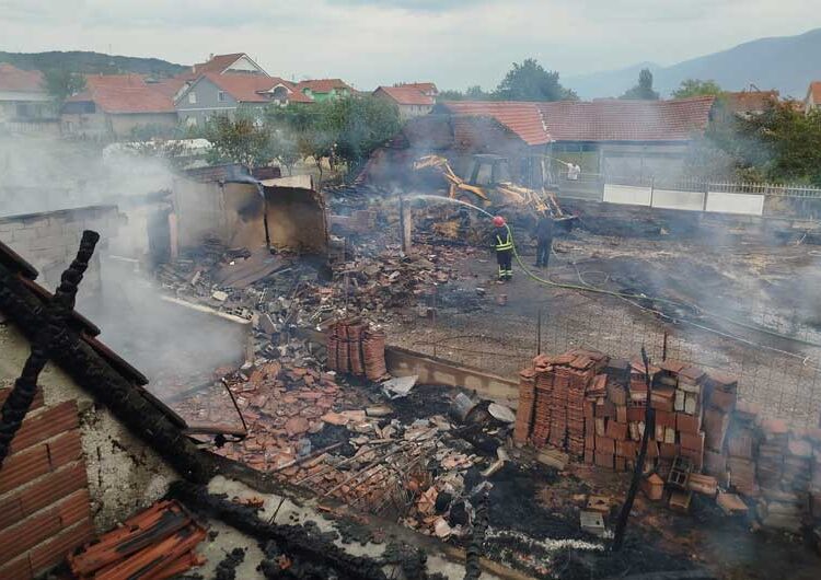 Пожарот во Ново Село е целосно ликвидиран, екипа од пожарникари вечерва останува на местото