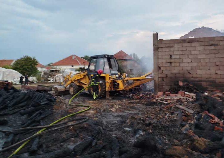 Пожарот во Ново Село е целосно ликвидиран, екипа од пожарникари вечерва останува на местото