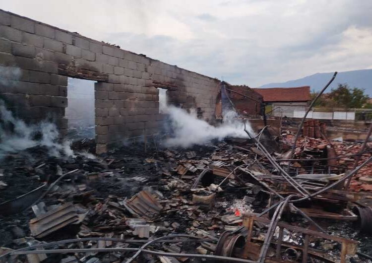 Пожарот во Ново Село е целосно ликвидиран, екипа од пожарникари вечерва останува на местото